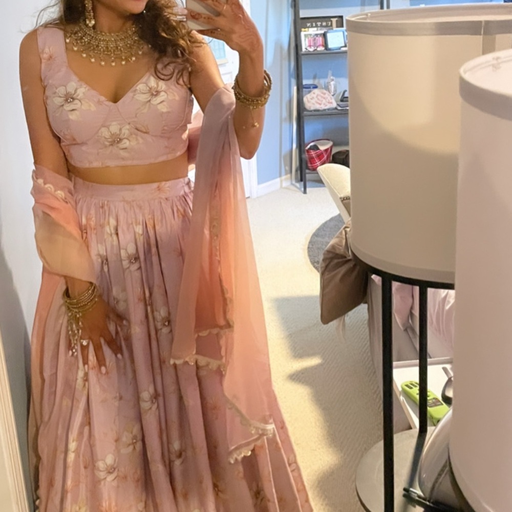 Elegant Floral Lavender Lashkaraa Lengha - Picture 12 of 13